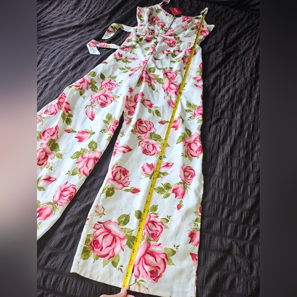 New + Tag Guess Womens Size Large Pink Roses Flower Pant White Jumpsuit Romper - Picture 8 of 9